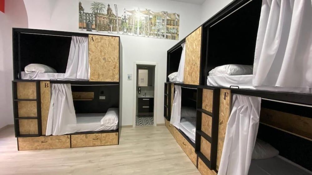 Planeta Cadiz Hostel Club Shared Dormitory (6 beds) 2
