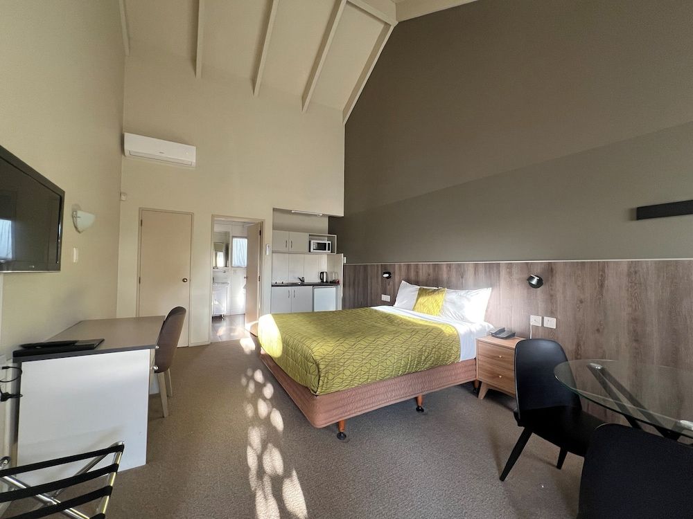 Airport Manor Inn Double Room 9