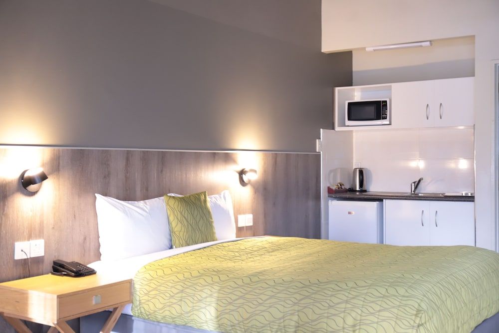 Airport Manor Inn Double Room 4
