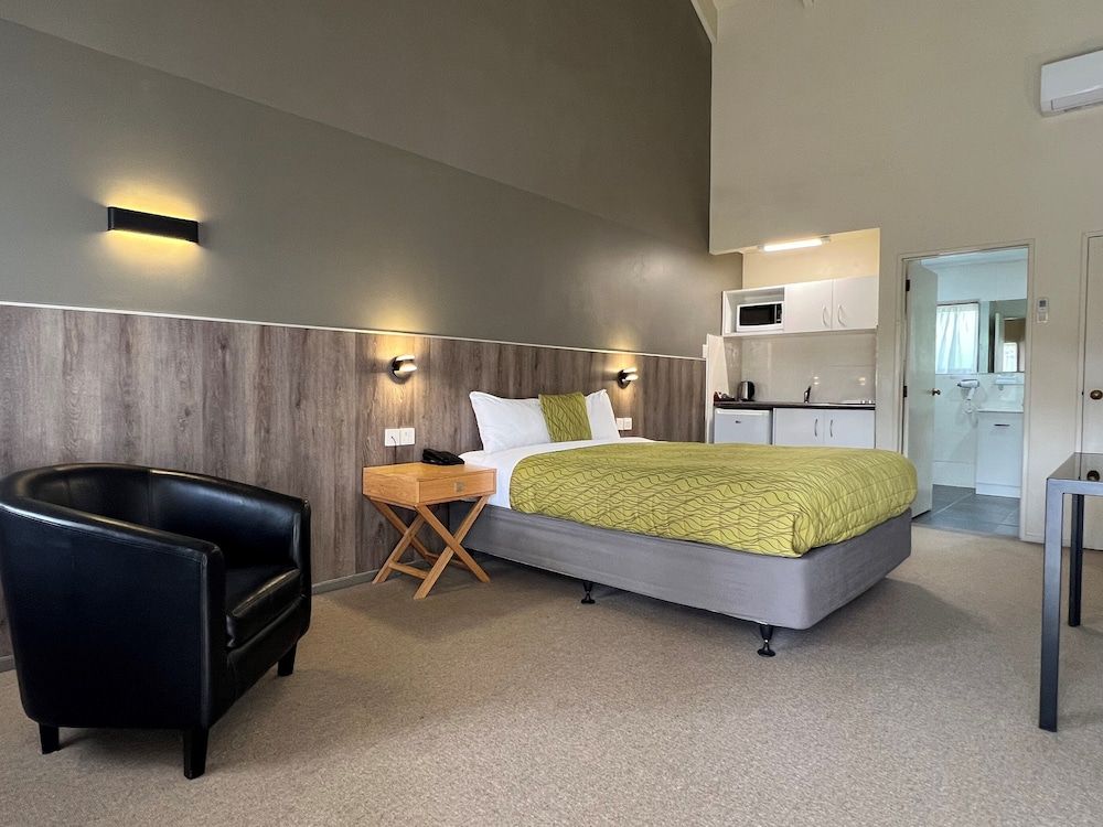 Airport Manor Inn Double Room 7