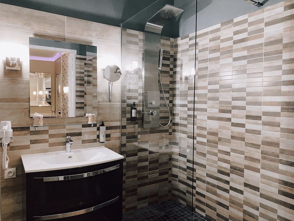 Royal Hotel Superior Double Room 4