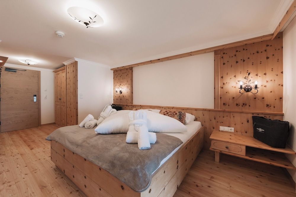 Junior Apartment, 1 Double Bed, Non Smoking, Mountain View