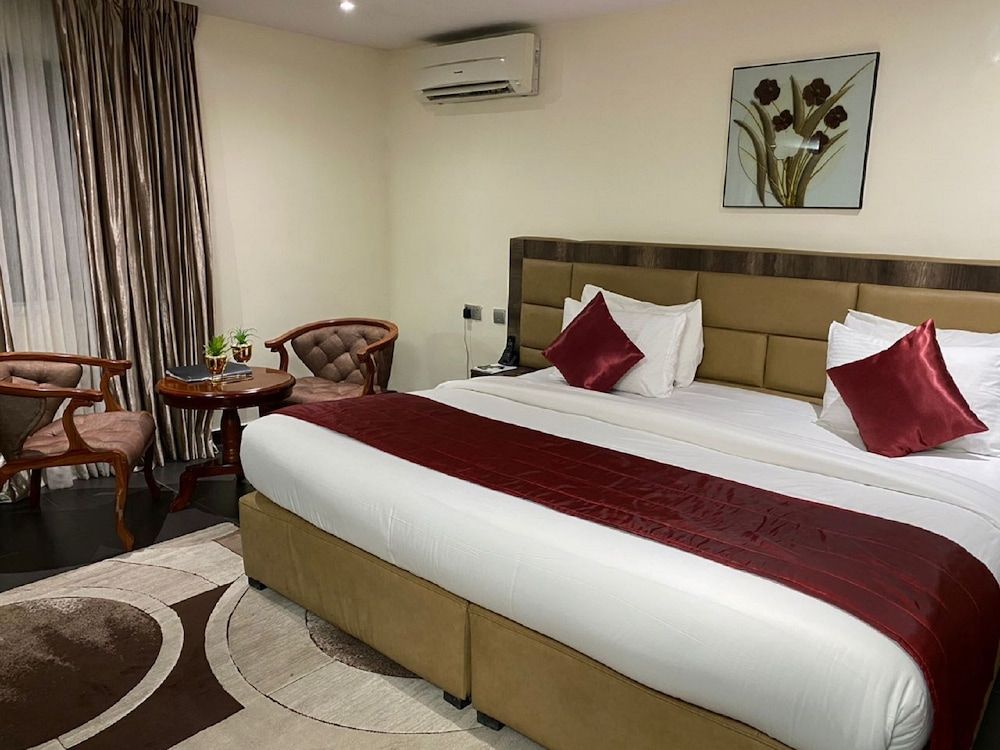 Deluxe Room, 1 King Bed