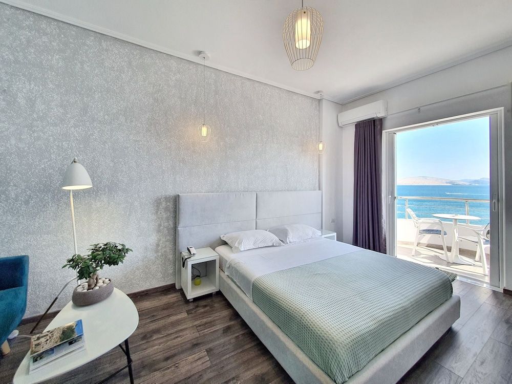 Hotel JoAn Junior Suite, 1 King Bed, Sea View (4) 2