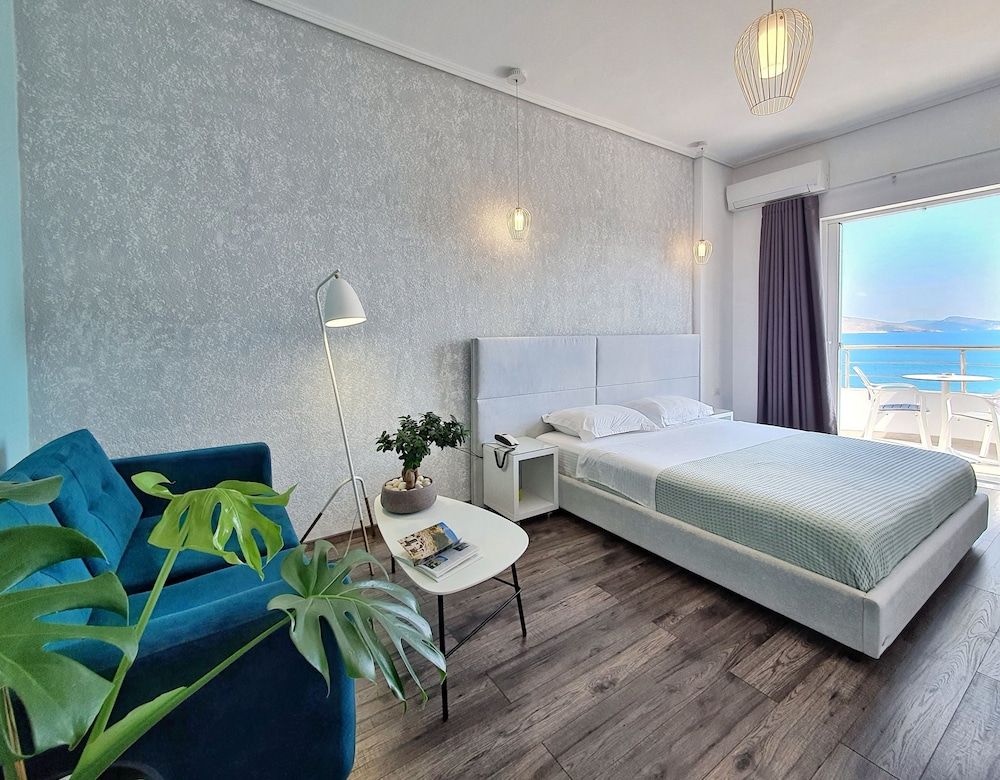 Hotel JoAn Junior Suite, 1 King Bed, Sea View (4) 3