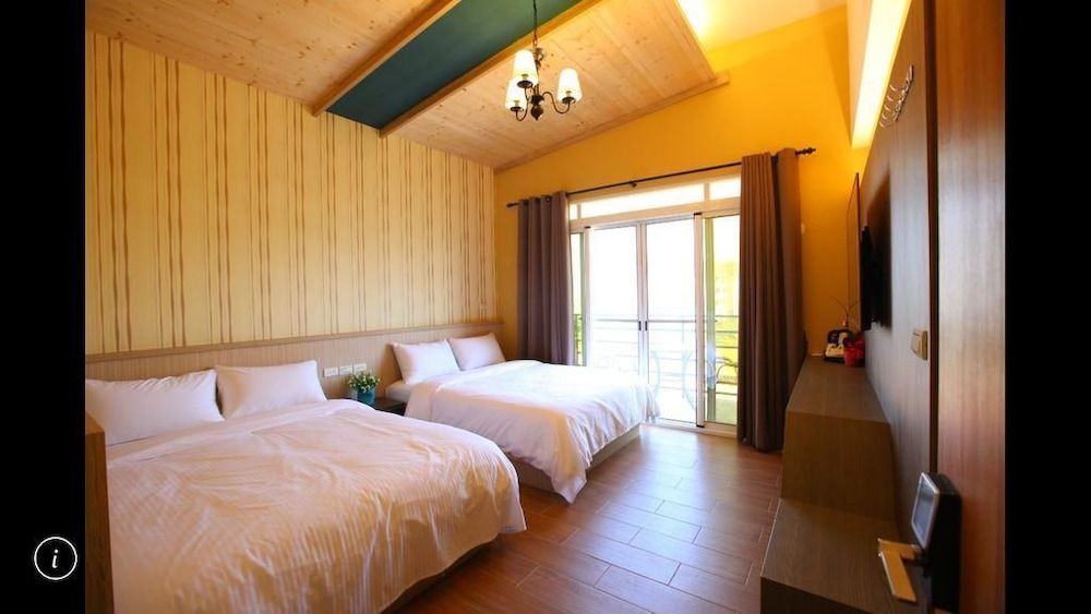 Look Villa Standard Quadruple Room, Shared Bathroom, Ocean View (302)