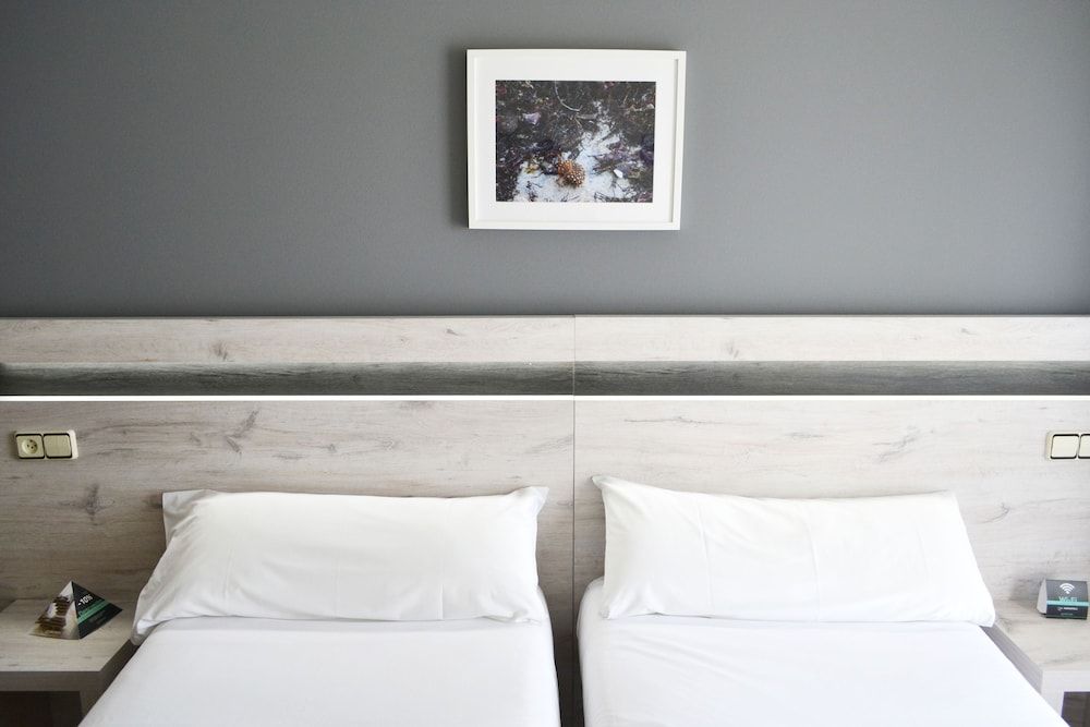 Hostal Alda Puerta Coruña Double or Twin Room 7