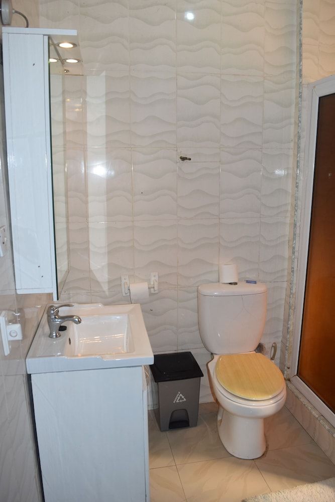 Coconut Pointe Villa & Beach Resort Deluxe Room, 2 Double Beds, Ground Floor 4