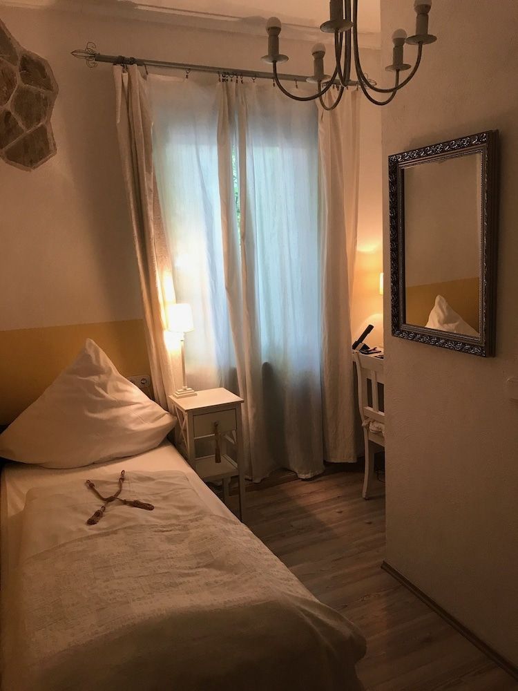 undefined Hotel Am Volksgarten 10