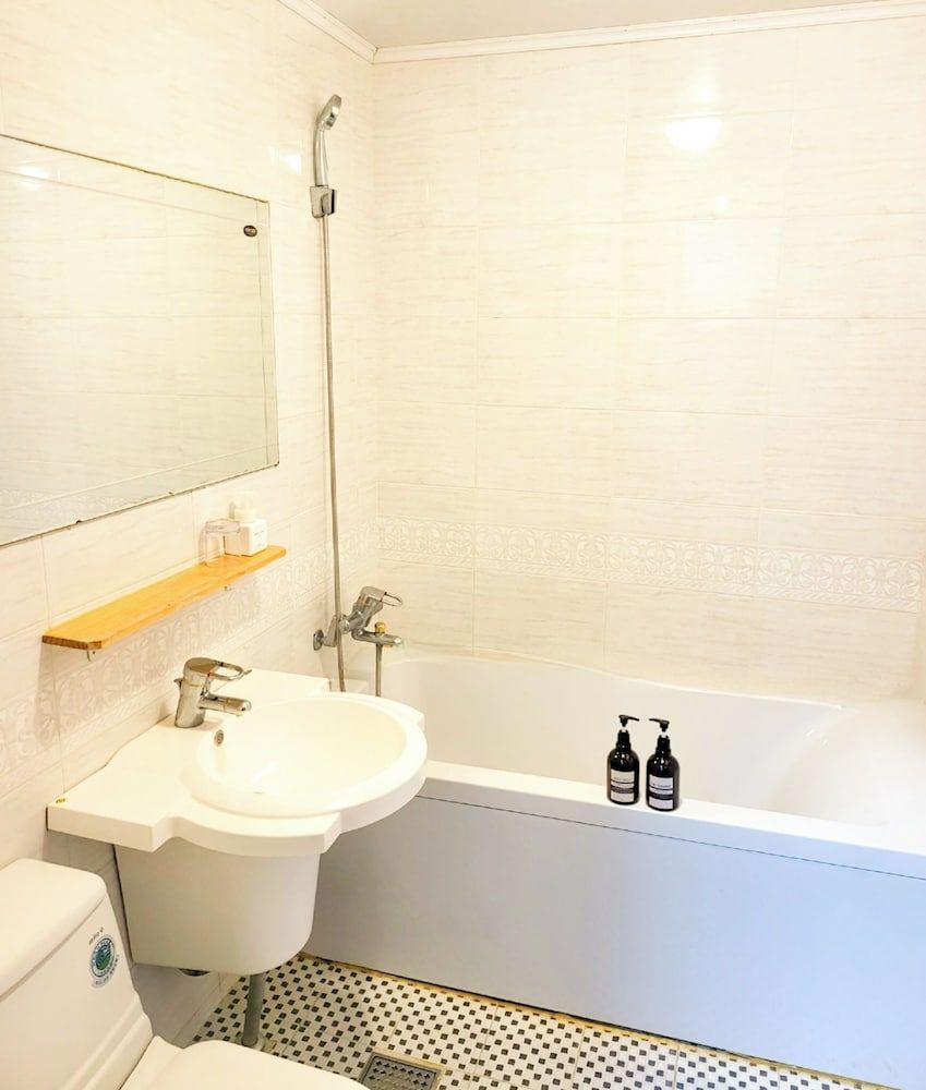 EQ Stay Hotel Deluxe Twin Room 4