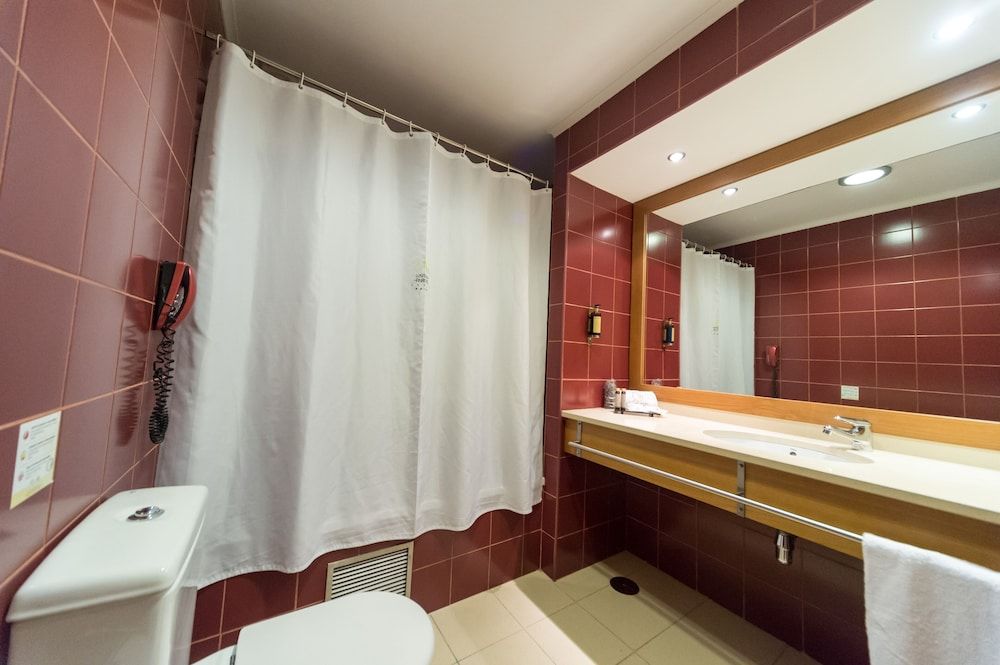 Hotel Lusitania Standard Twin Room 5