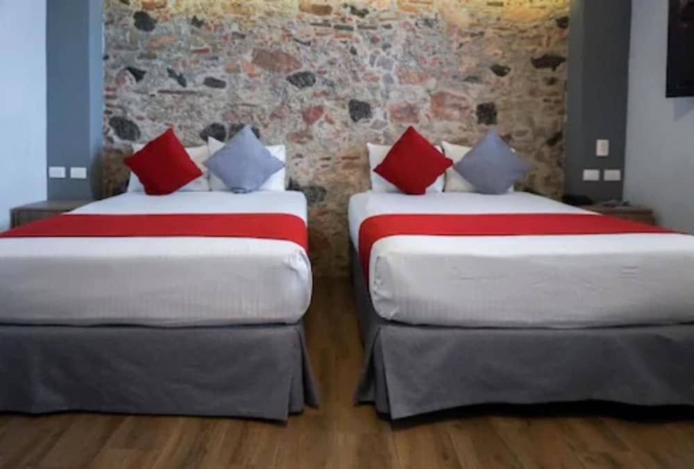 Hotel Hidalgo Family Triple Room 2