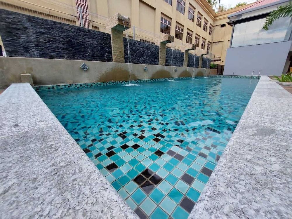 undefined CHRISTEE SUITES HOTEL 7