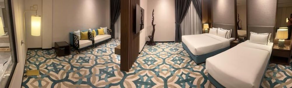 undefined CHRISTEE SUITES HOTEL 5