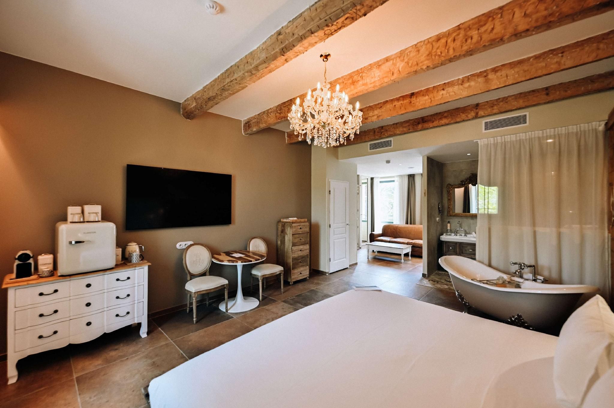 king hameau junior suite with sofa bed