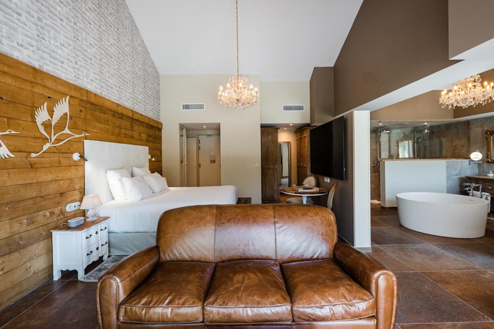 King Suite with Two Hot Tubs