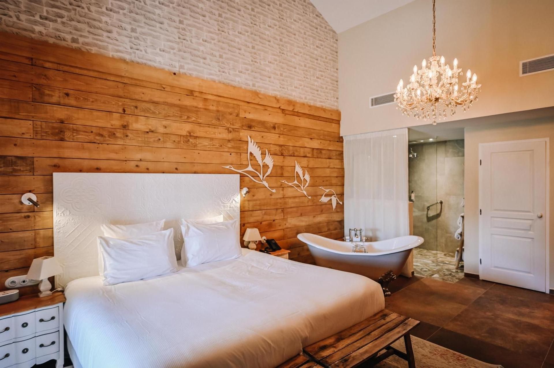 KING HAMEAU ROOM WITH TERRACE