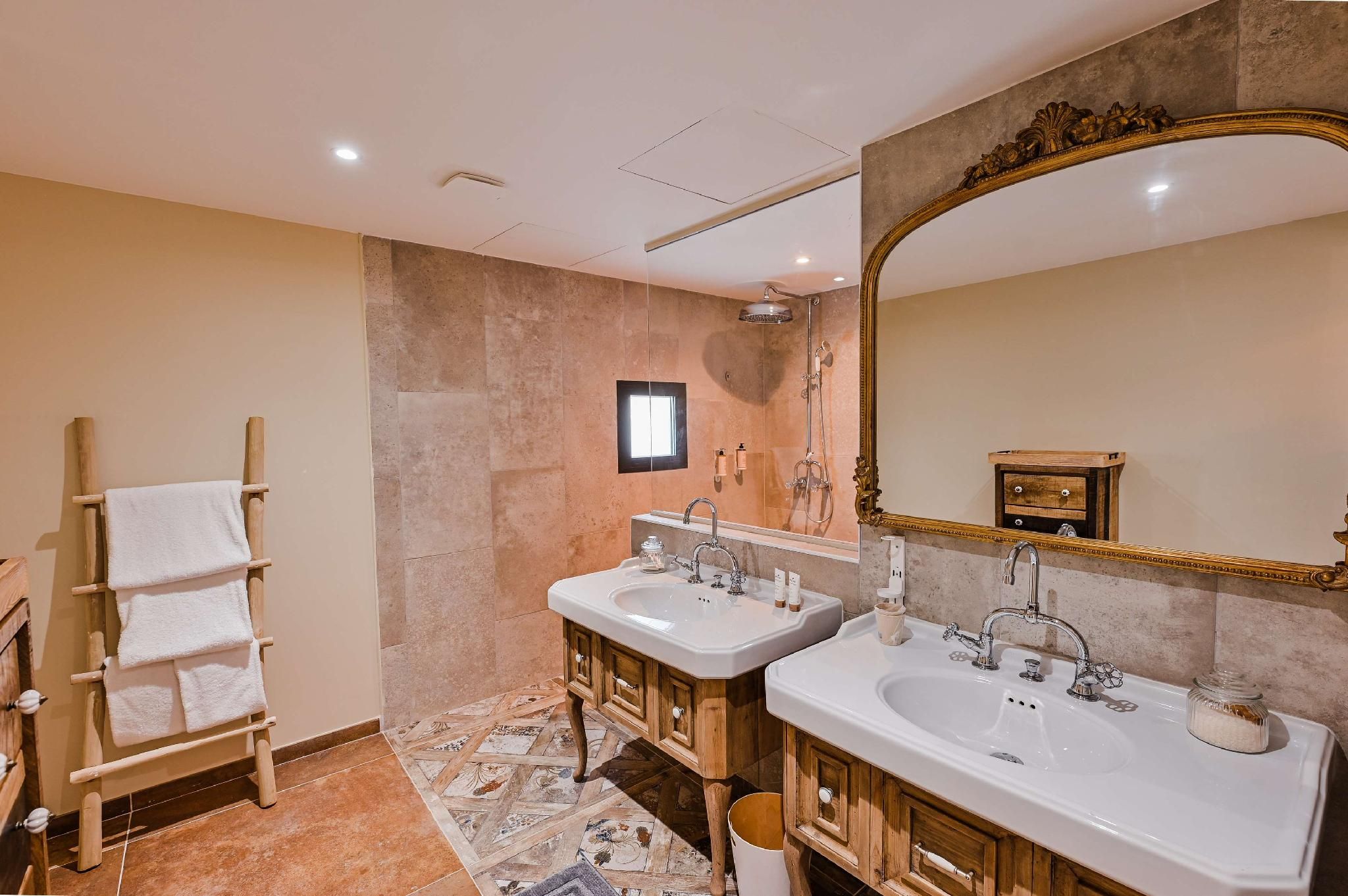 Le Hameau des Pesquiers Ecolodge & Spa, Curio Collection by Hilton KING SAUNIER JUNIOR SUITE WITH HOT TUB 3