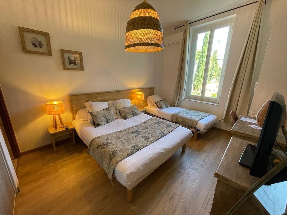 Hôtel le Galambre Superior Triple Room 4