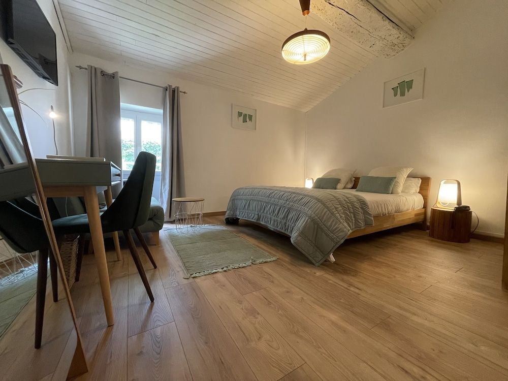 Hôtel le Galambre Superior Triple Room 5