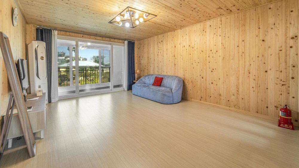 undefined Jeju Timberhouse Pension 4