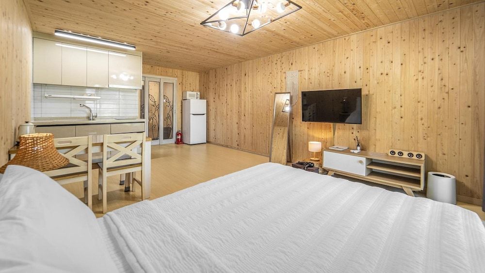 undefined Jeju Timberhouse Pension 6