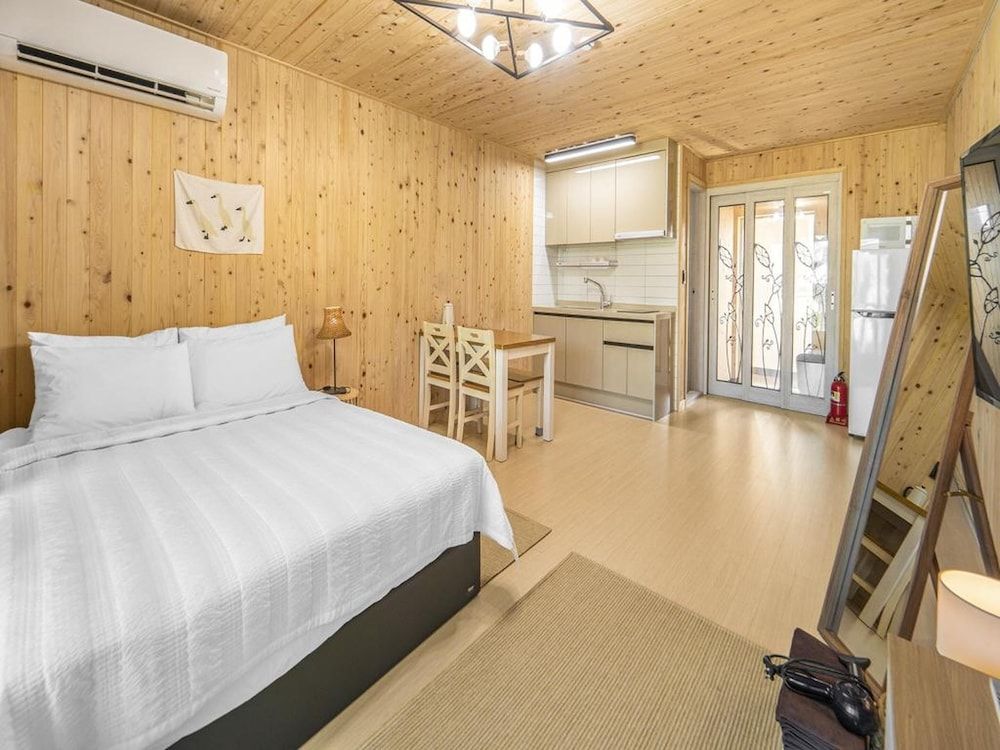 undefined Jeju Timberhouse Pension 8