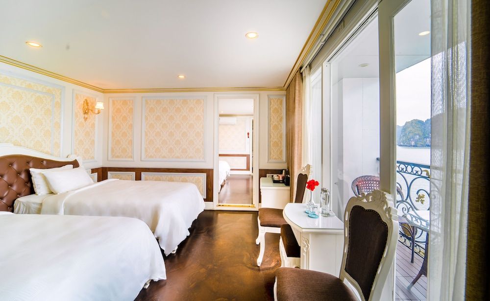 Halong Aquamarine Cruise Deluxe Double or Twin Room 7
