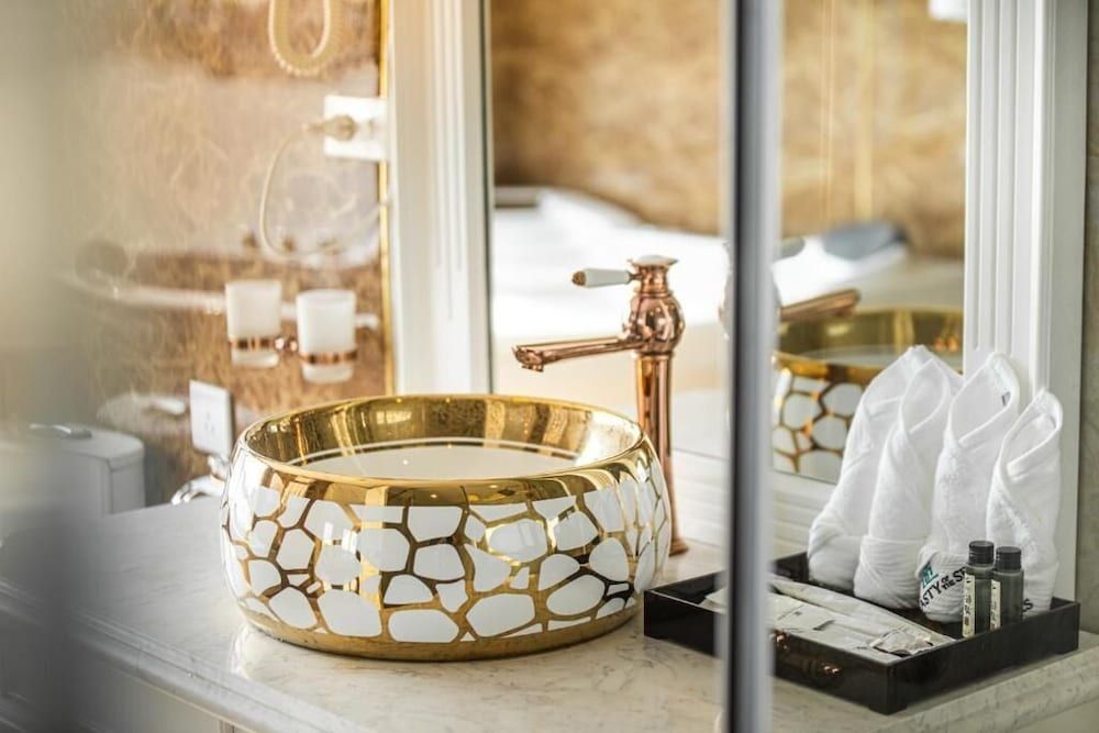 Halong Aquamarine Cruise Executive Quadruple Room 4