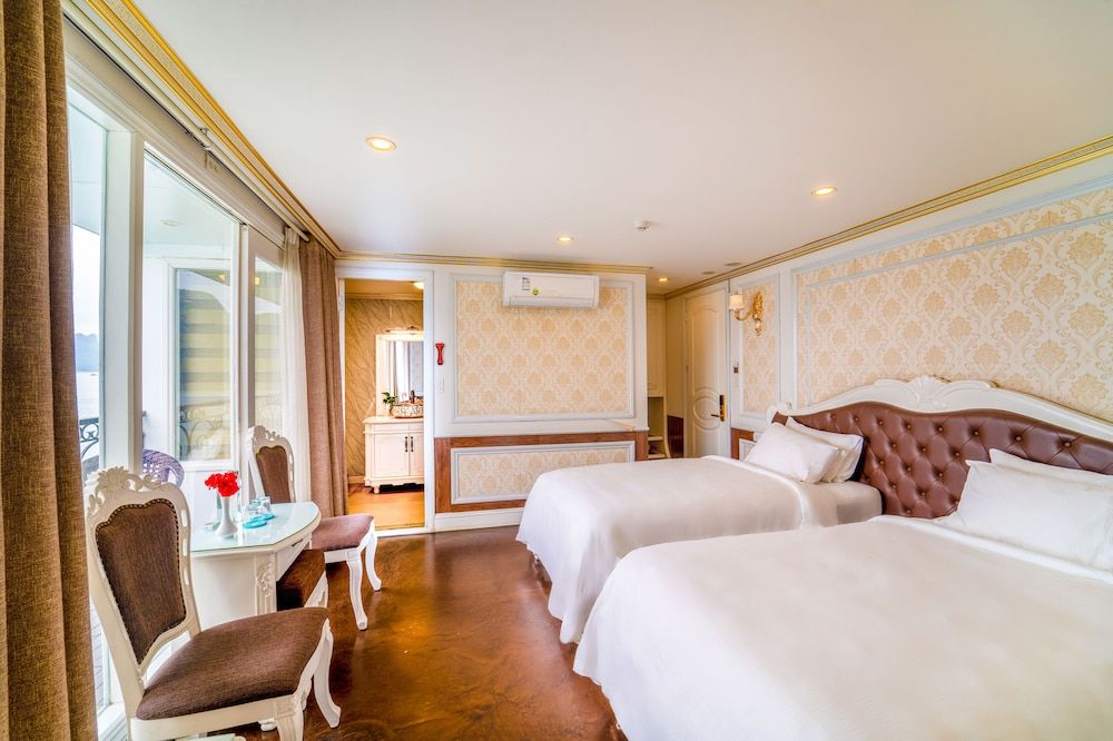 Halong Aquamarine Cruise Deluxe Double or Twin Room 4