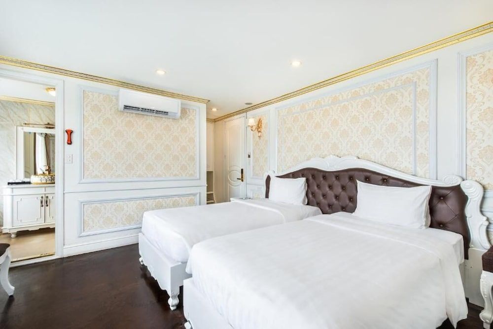 undefined Halong Aquamarine Cruise 10