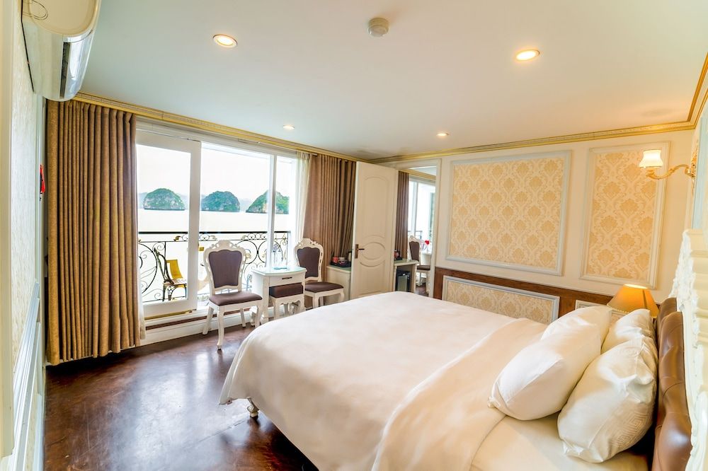 Halong Aquamarine Cruise Deluxe Double or Twin Room 6