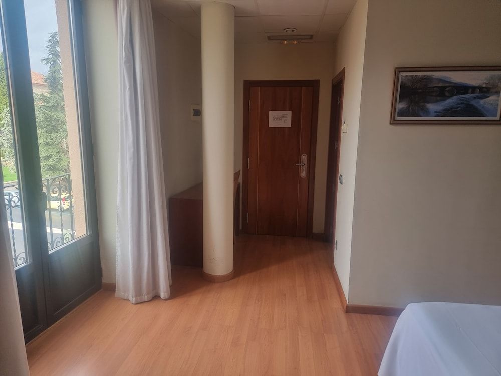 ELE Mirador de Santa Ana Double Room, City View 4