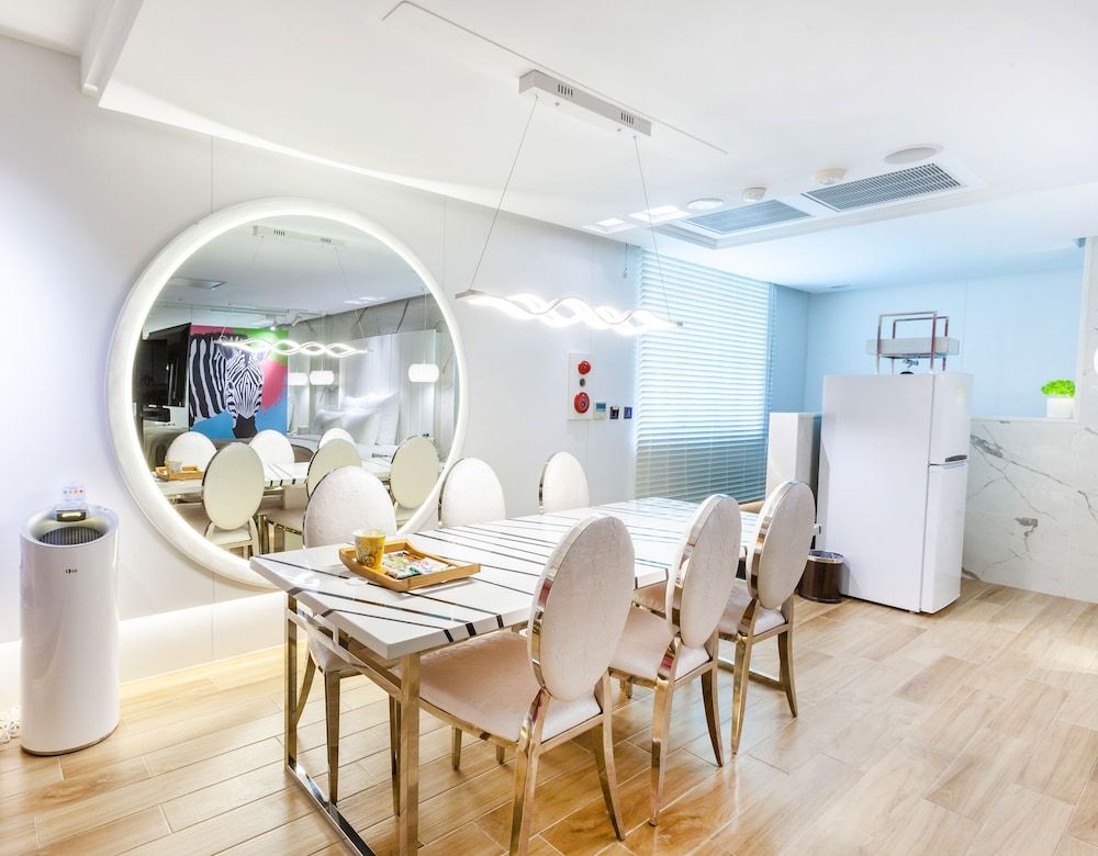 Chao Motel Grand Suite (include KTV, c/i at 3pm c/o at 12pm) 4