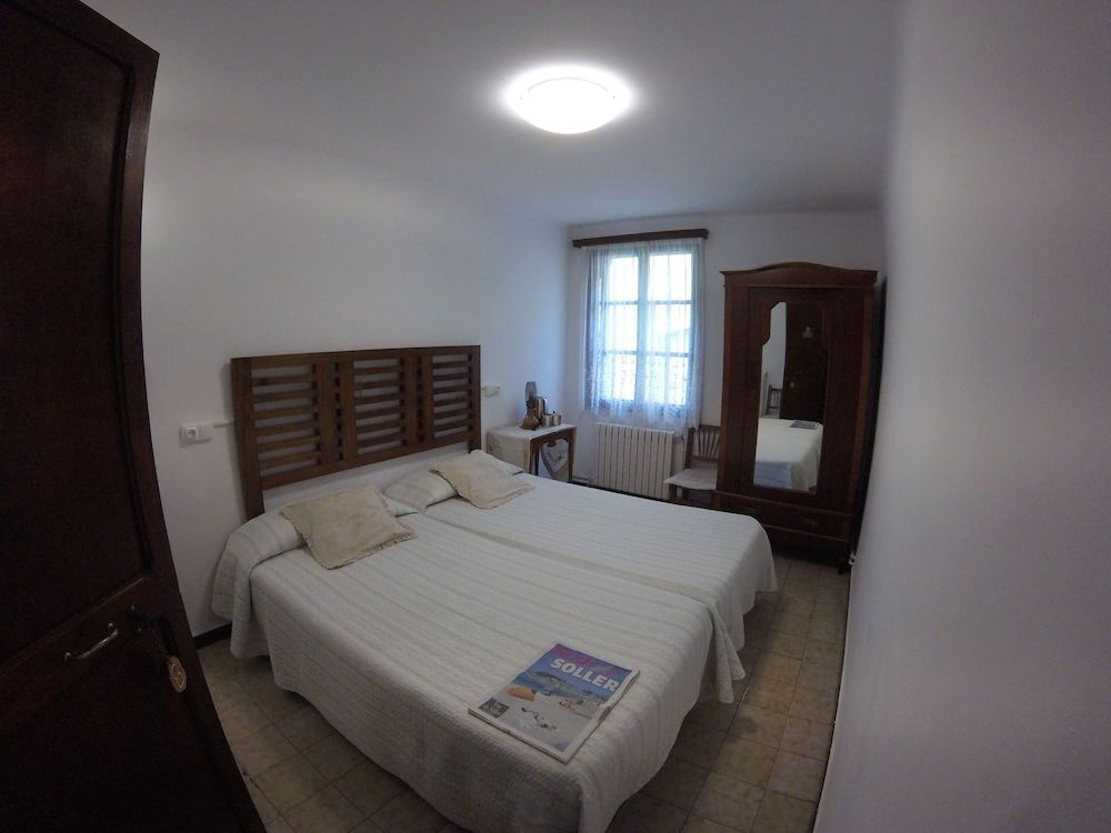 Twin Room, Shared Bathroom