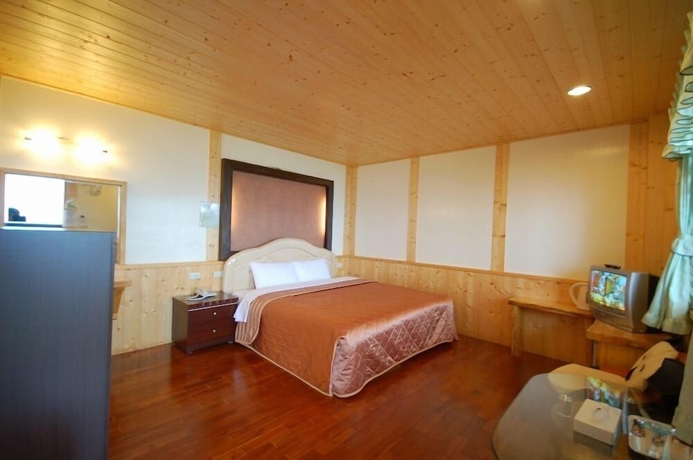 Comfort Double Room, 1 Queen Bed, Non Smoking, Mountain View