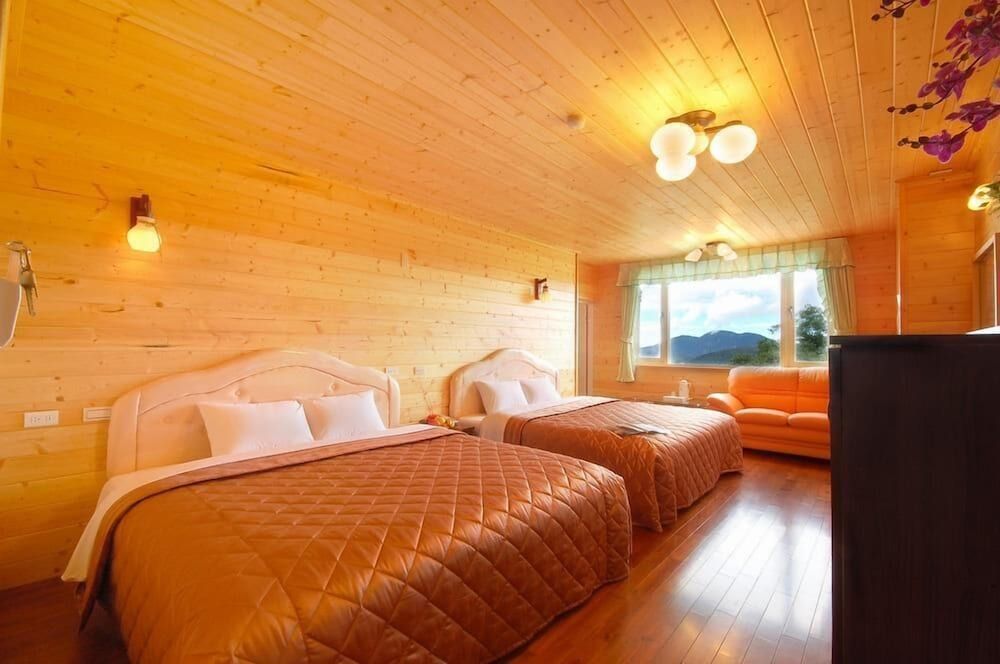 Economy Quadruple Room, 2 Queen Beds, Non Smoking
