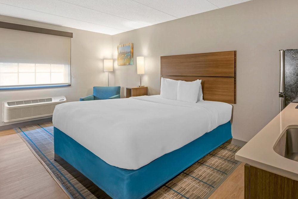 MainStay Suites Oak Brook Terrace-Chicago Suite, 1 King Bed, Non Smoking (Efficiency) 4