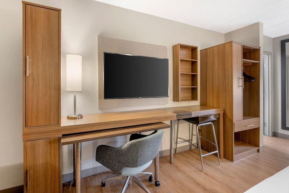 MainStay Suites Oak Brook Terrace-Chicago Suite, 2 Queen Beds, Non Smoking (Efficiency) 9