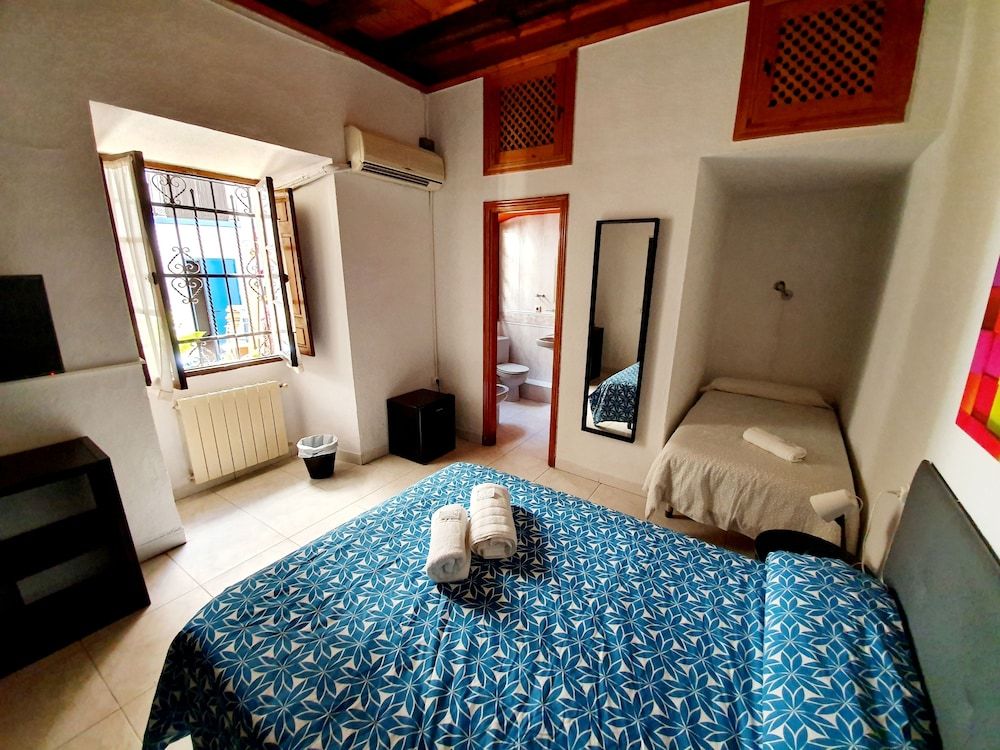 Arc House Cordoba Triple Room 4