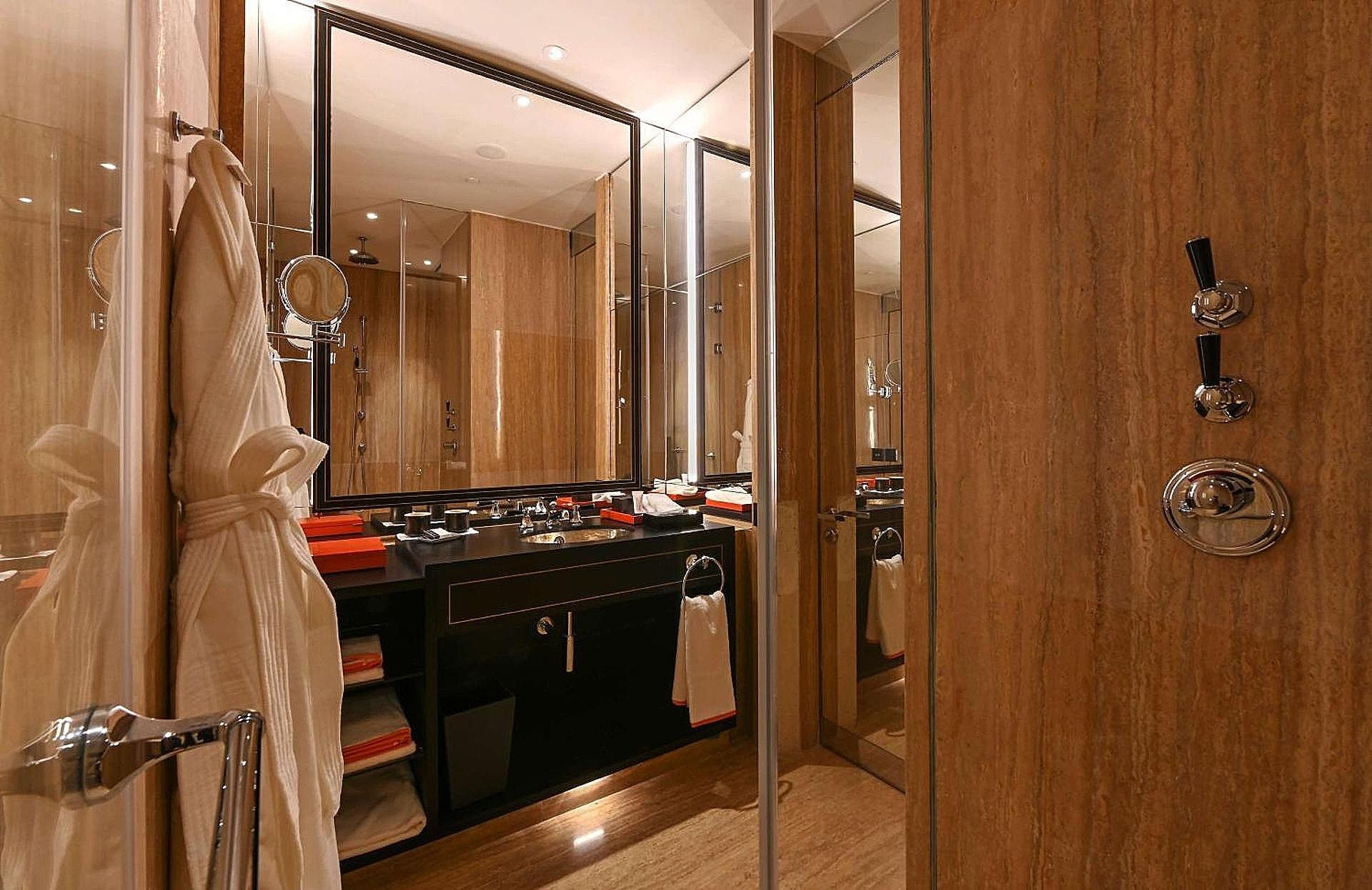 Grand Hyatt Gurgaon Club Room, 2 Twin Beds 3