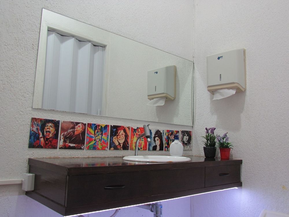 Vila Rock Hostel Standard Double or Twin Room, Shared Bathroom 15