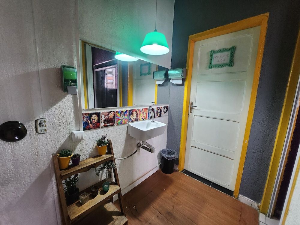 Vila Rock Hostel Standard Double or Twin Room, Shared Bathroom 16