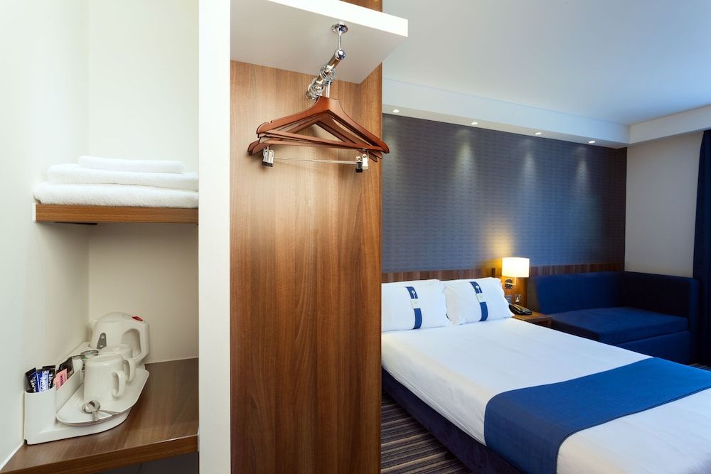 Standard Room, 2 Twin Beds (Free Hot Breakfast)