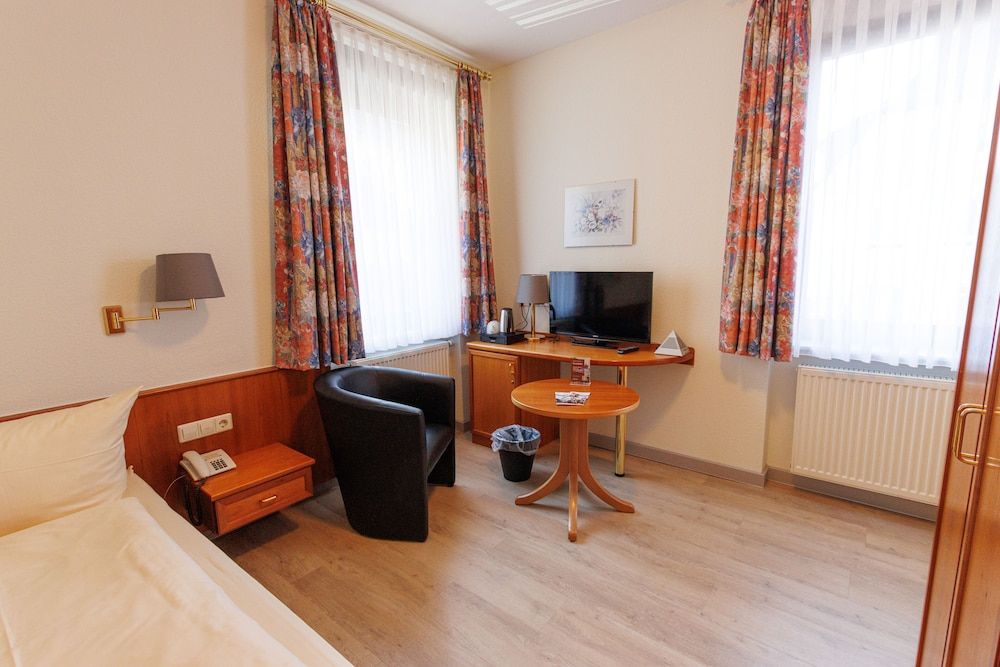 Single Room, Annex Building