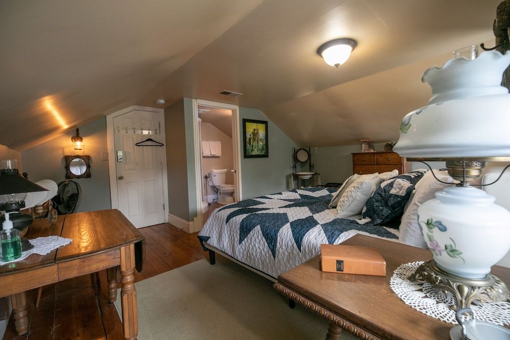 Willard Richards Inn The Nauvoo Room, 1 King Bed 2