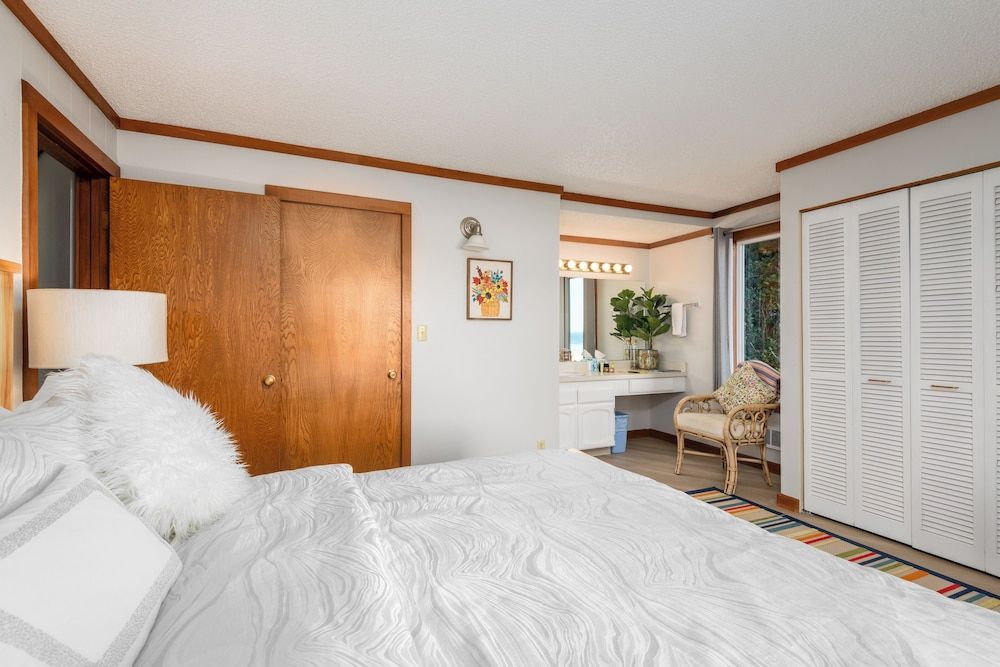 Condo, 2 Bedrooms, Non Smoking (No Pets Allowed)