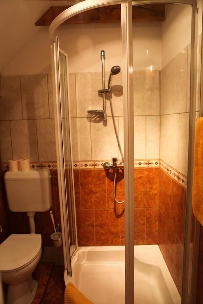 Barokk Antik Basic Single Room, 1 Twin Bed 4