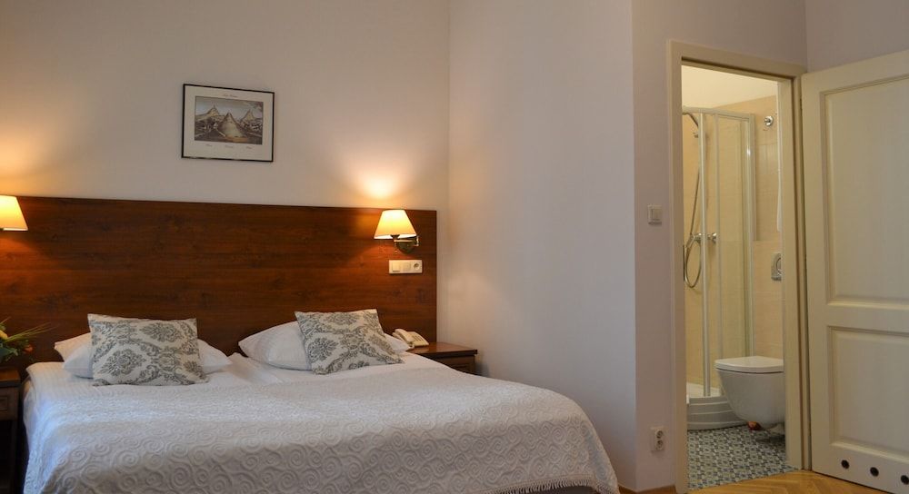 Polonia Hotel Classic Twin Room