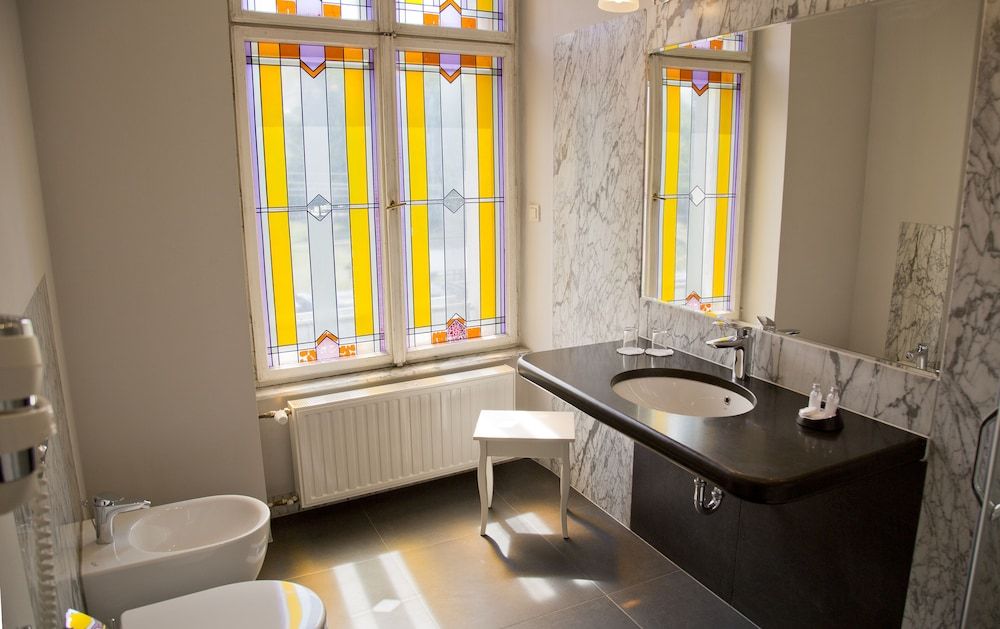 Polonia Hotel Deluxe Double Room 3